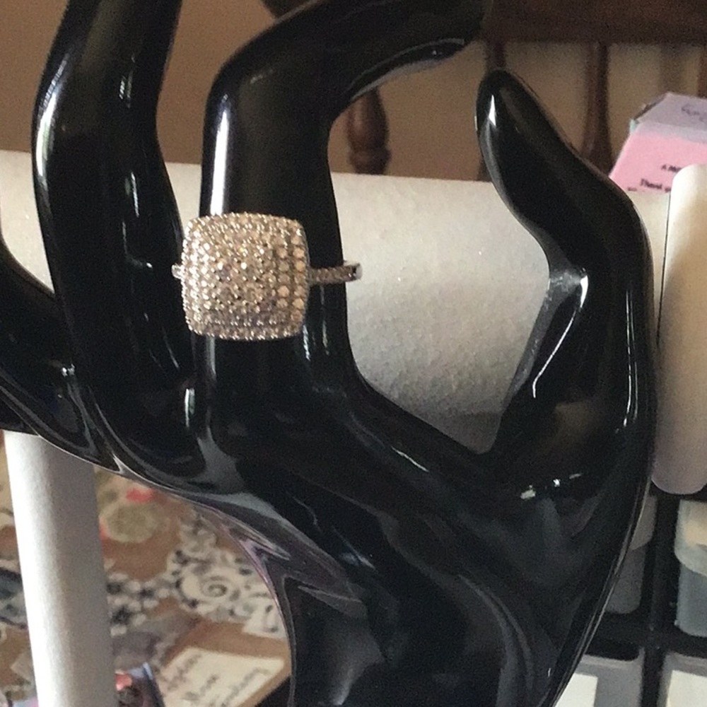 Beautiful 3ctw bright cz and sterling silver ring